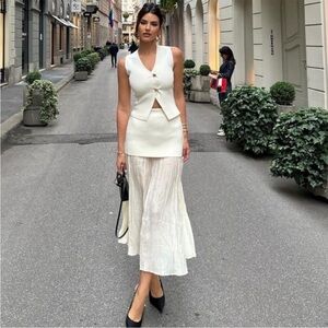 NWT Zara 2 piece Gold knit button vest & matching pleated skirt